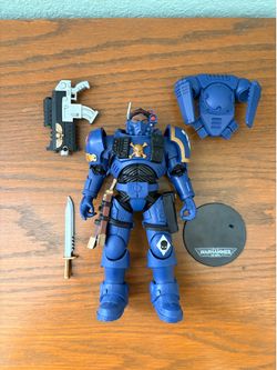 Mcfarlane warhammer 40k figure (lieutenant in phobos armor)