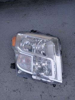 2019 Nissan Titan Headlight RH