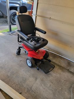 Jazzy Elite ES Power wheelchair excellent working condition fully charge with charger must pick up