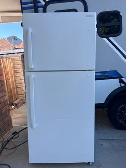 Insignia fridge, like new, delivery included