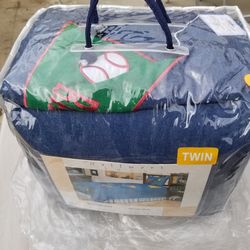 NEW Twin Comforter Set
