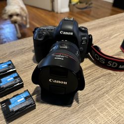Canon 5D Mark IV With 24mm-70mm Canon Lens 4.0L