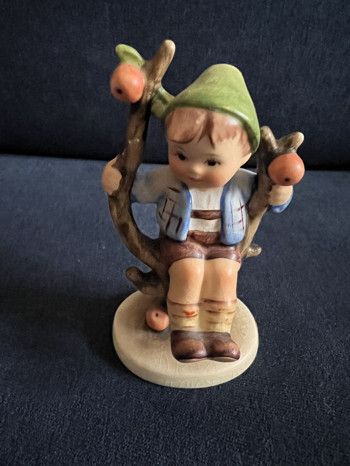 Vintage M.J Hummel “Apple Tree Boy” 142 3/0 W. Germany