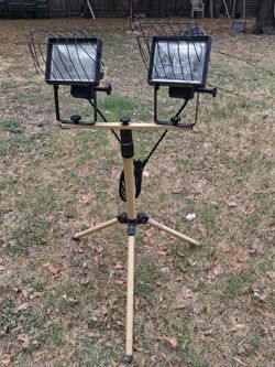 Dual Head Halogen Work Light on Tripod Stand
