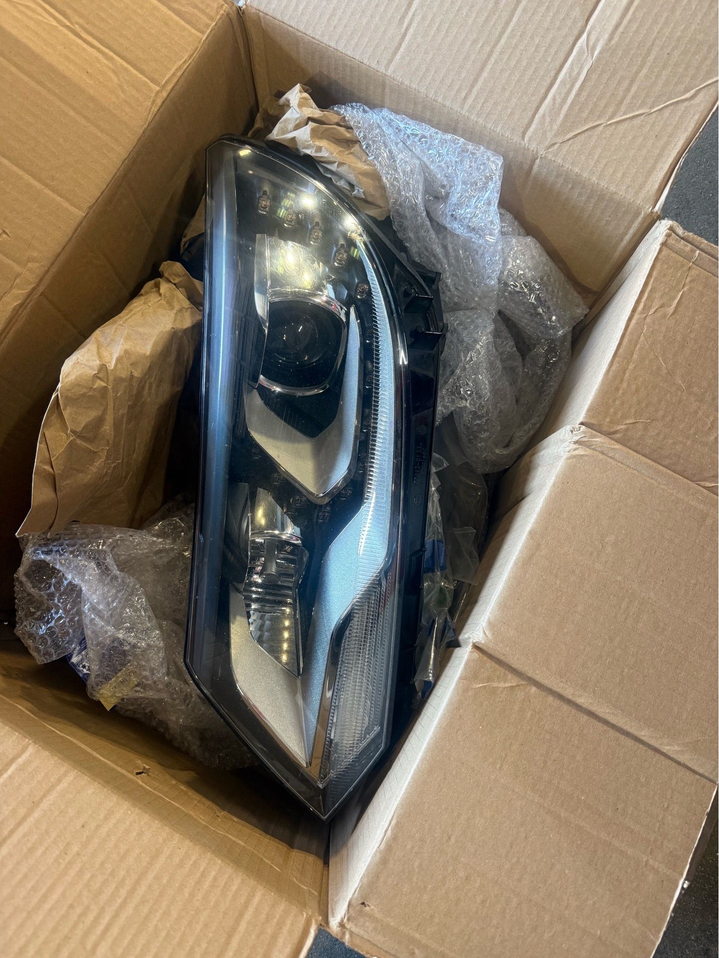 Volkswagen Tiguan Xenon 2012-2017 Headlight LH Front Left Driver Side OEM