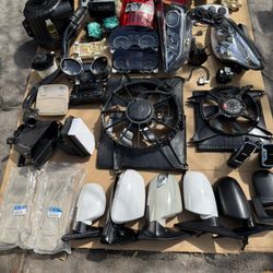 Partes Hyunday Y Kia Tengo Muchas Piezas nuevas $43   Por Pieza no Se del año gue Son 