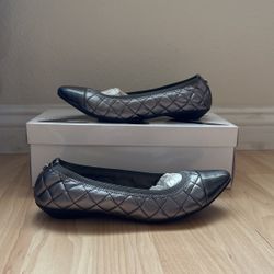 Anne Klein Sport Flats: Gray Solid Shoes