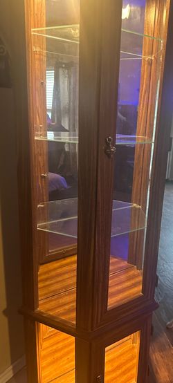 Glass display hutch