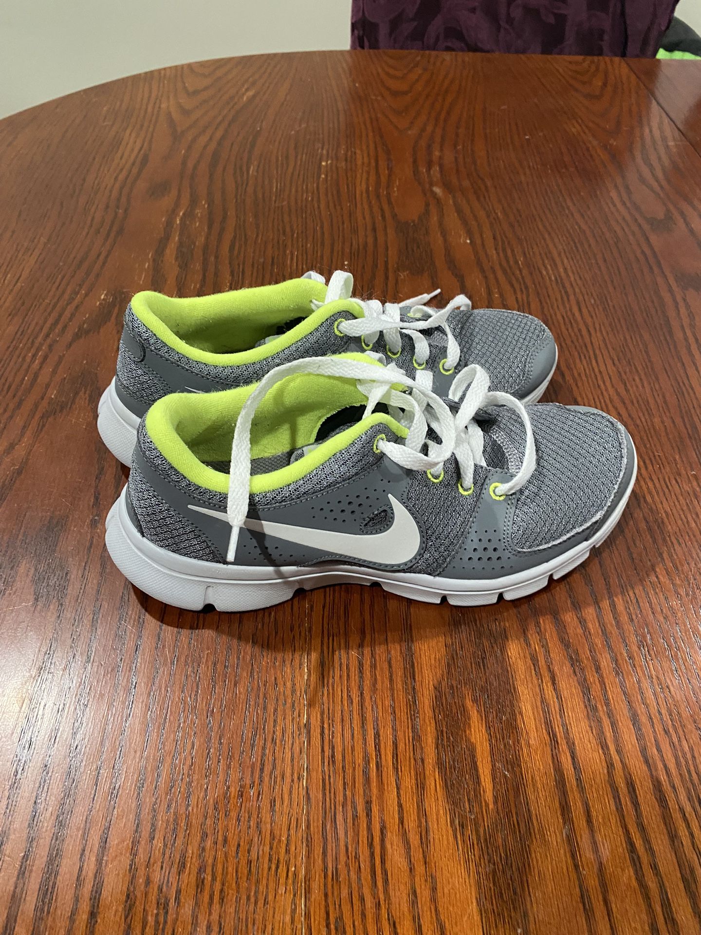 Nike Women’s Size 7 Athletic Shoes
