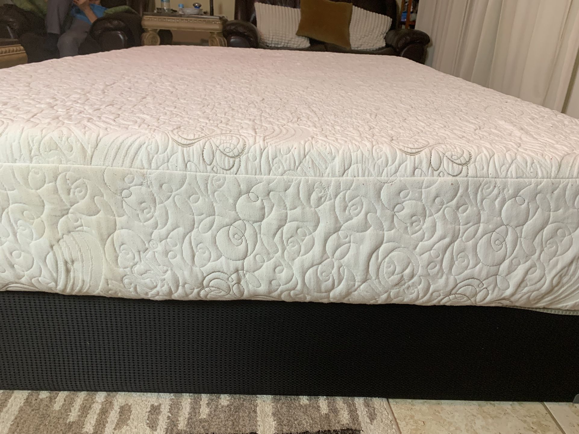 Memory foam, queen mattress, and box spring, is good condition ,it’s clean ,it’s thick