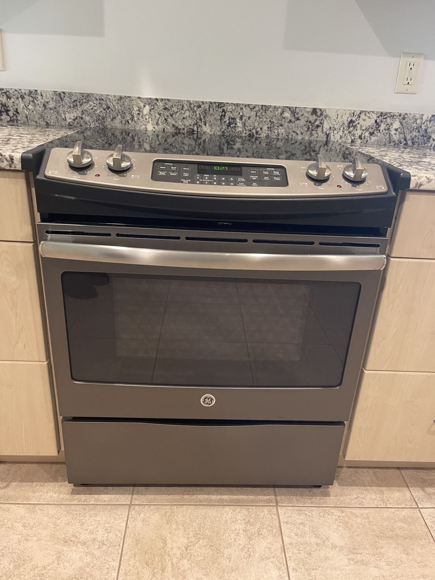 GE 30” Electric Slide In Range Model JS750 EFES