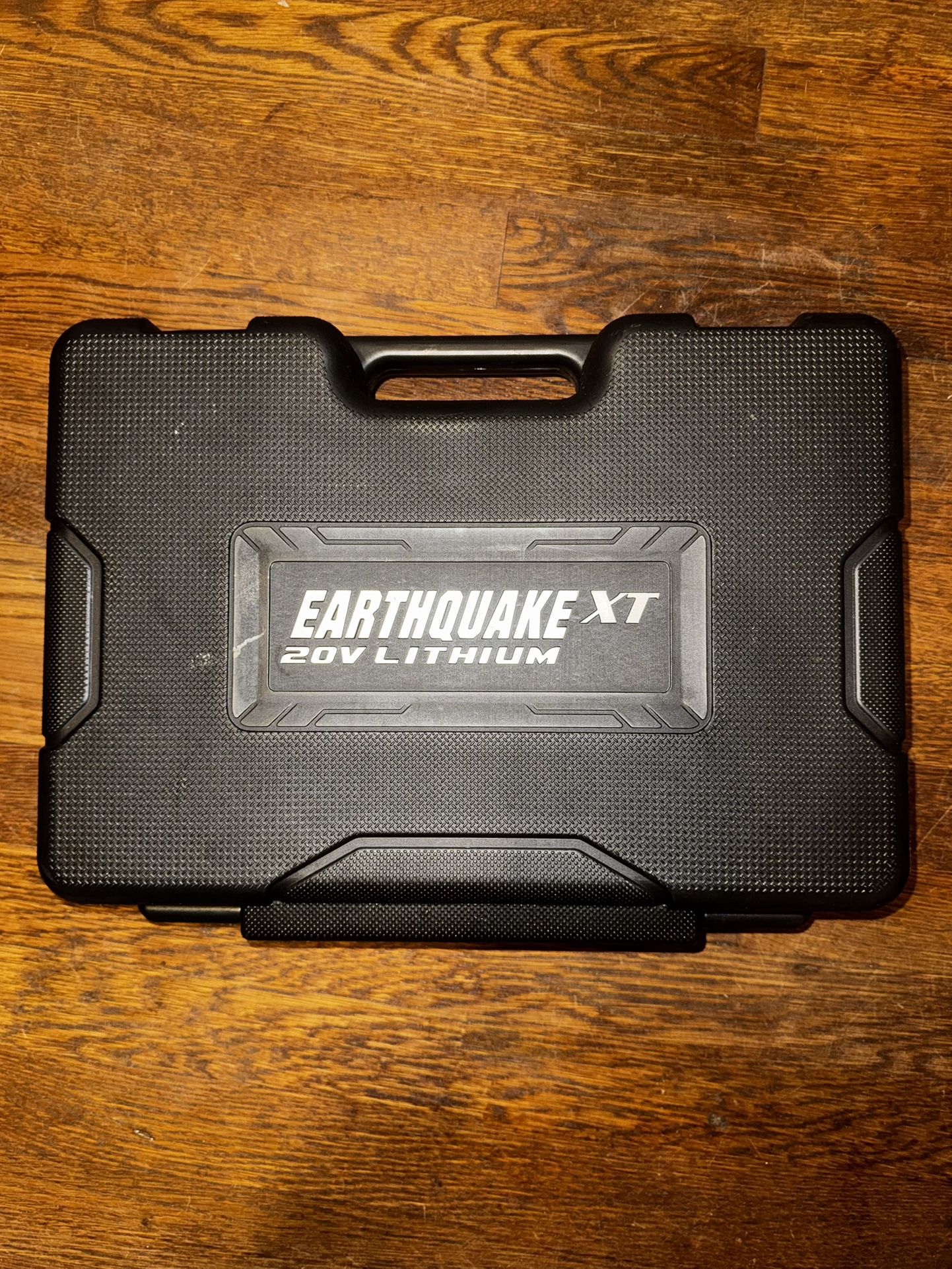 Earthquake XT 20v Max Lithium 1/2 in. Cordless Xtreme Torque Impact Wrench Kit