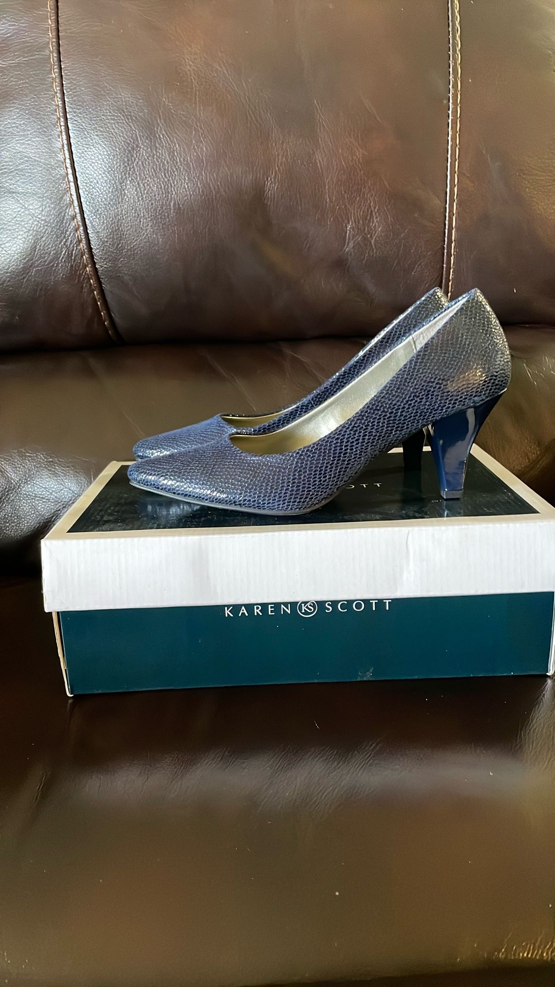 Navy Brand New Pump Really Cute