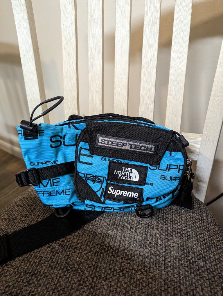 Waist pack!! The North Face. Supreme!  In Blue!
