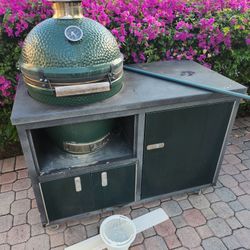 Big GREEN EGG GRILL SMOKER OUTDOOR GRILLING STATION ON WHEELS WORKS LOOKS PERFECT LARGE MODEL