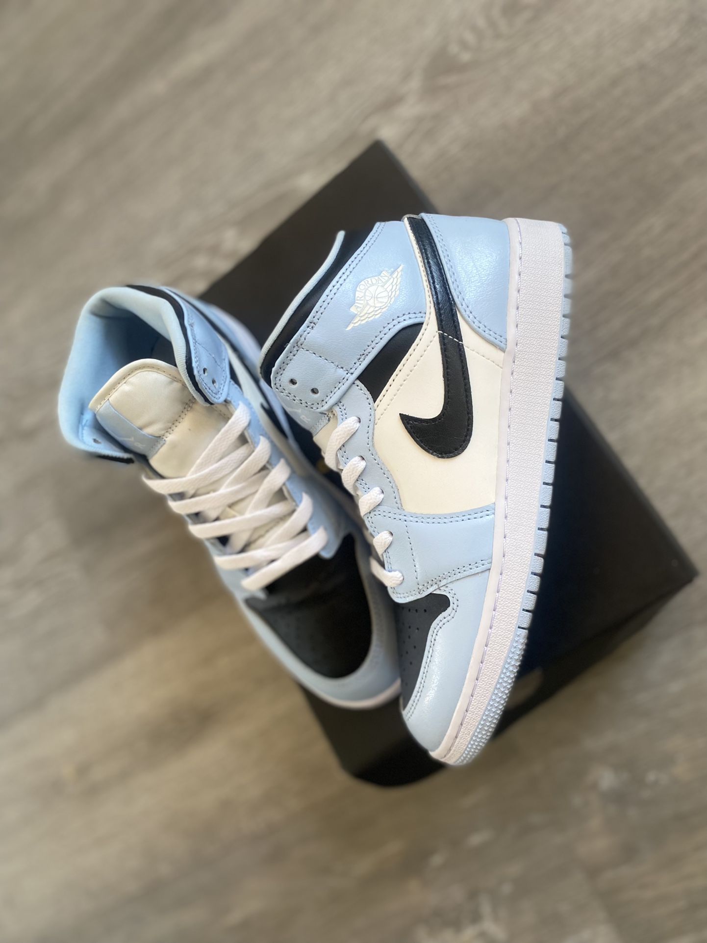 Jordan 1 Ice Blue 