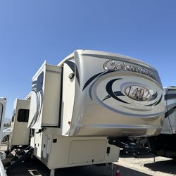 2018 Palomino Columbus Fifth Wheel/ Travel Trailer/ Rv