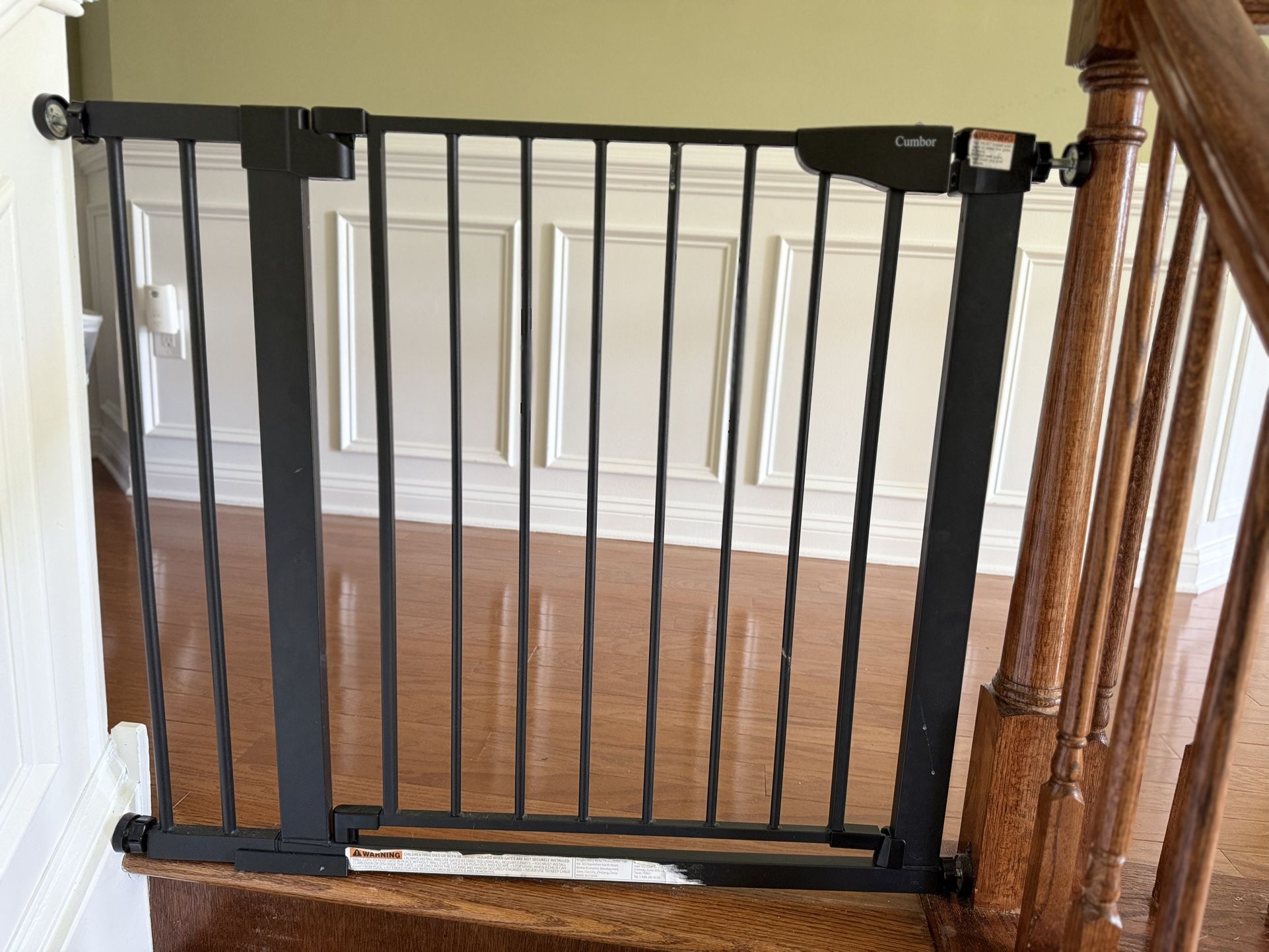 Cumbor Safety Gates (1 brand new + 1 used)
