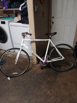 White Vilano Fixie Bike