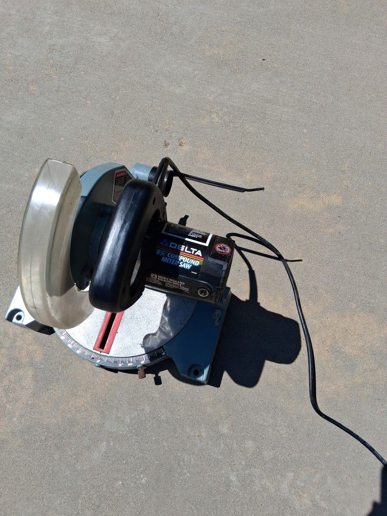 Delta 8 1/4 compound miter saw, model: 36-040, volts: 115; A: 9; RPM 4700. Excellent Condition.  Cash Only. Local pickup onl