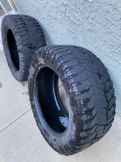 (2) Renegade R/T tires