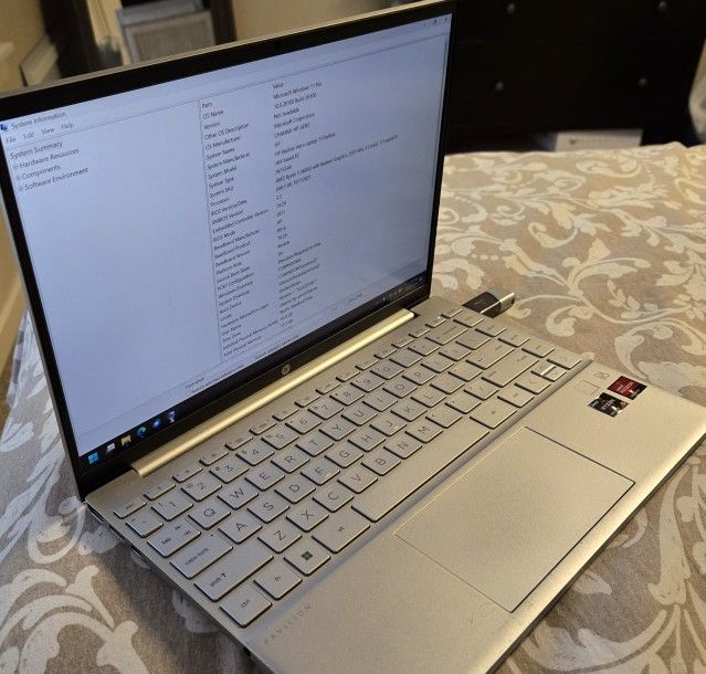 HP Aero Laptop Ryzen 5 16GB Ram 2.2lbs