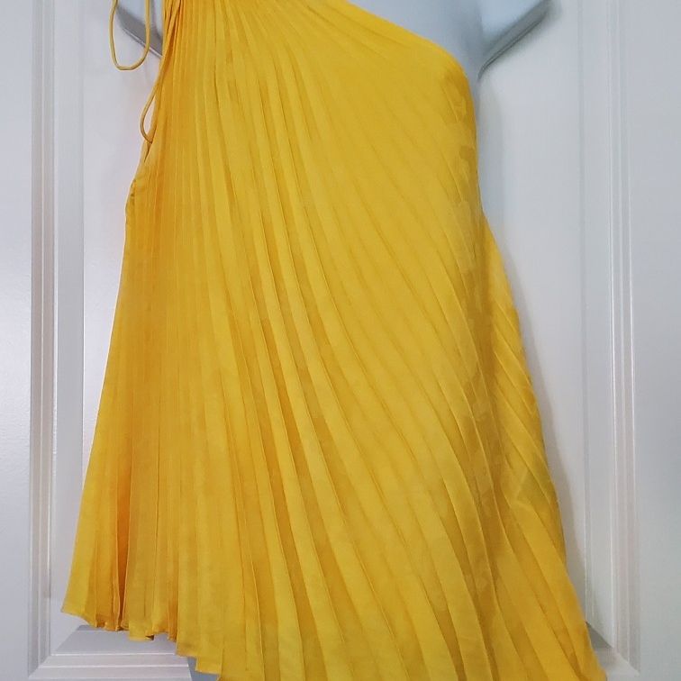 banana republic radiant one-shoulder dress New Banana Republic Voltage Yellow Radiant Pleated One Shoulder Blouse Top Small for Sale in El Monte, CA