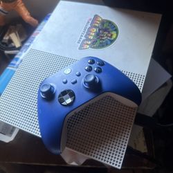 Xbox One S With 2 Controllers 