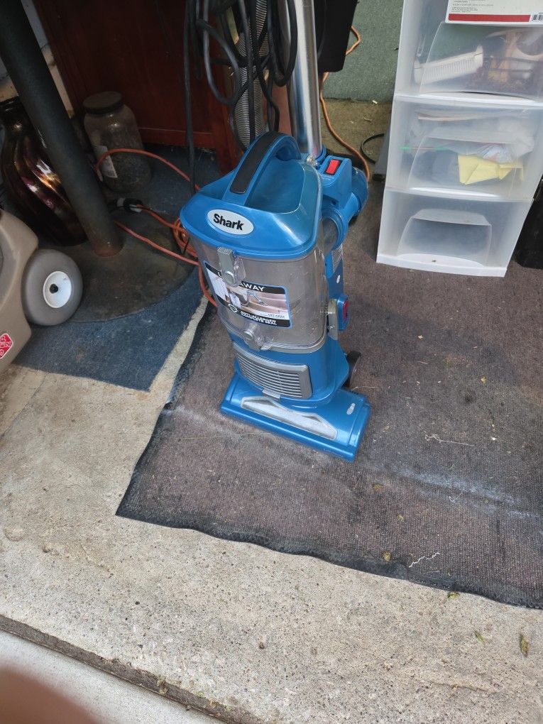 Shark Vaccum Cleaner