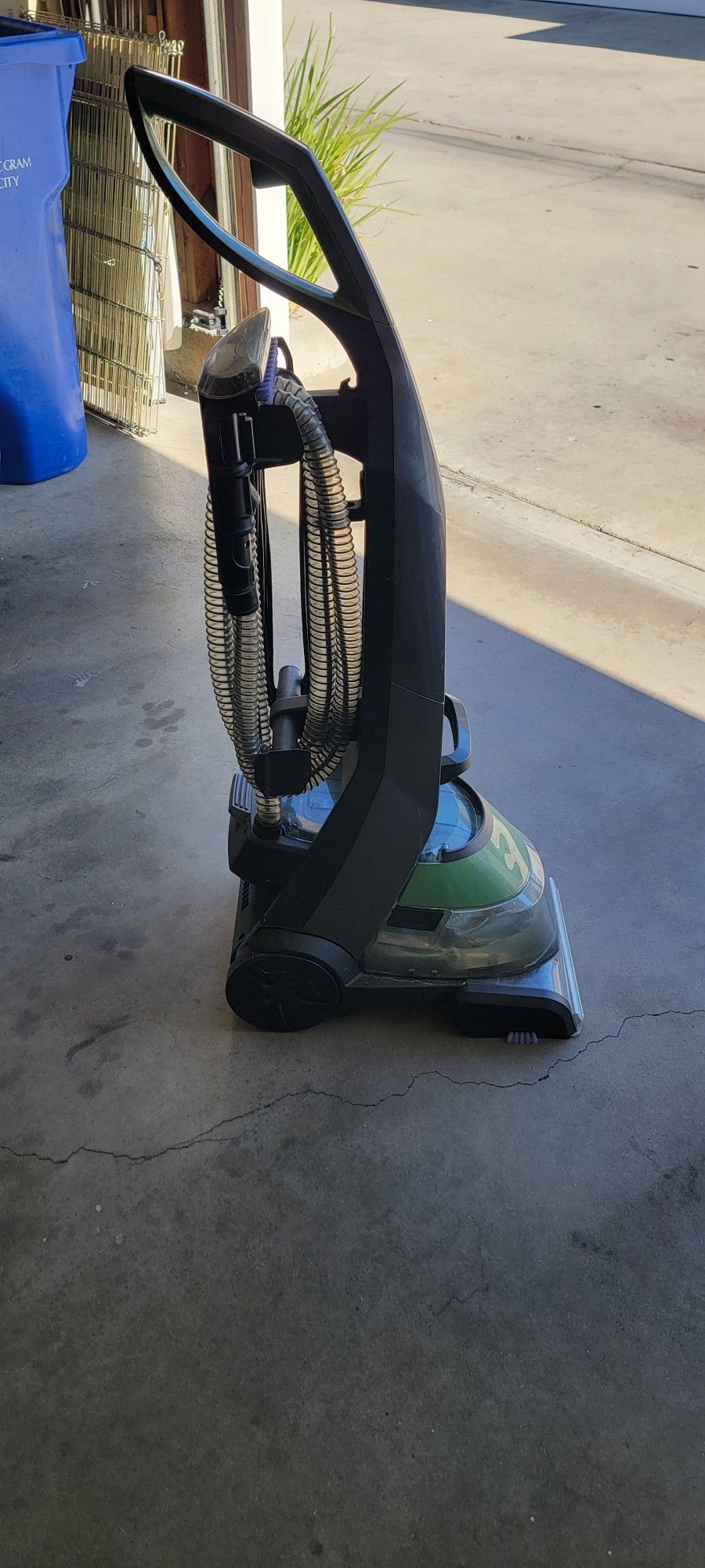 Bissell Deep Clean Professional Pet Carpet Cleaner (READ DESCRIPTION)