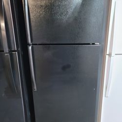 Whirlpool 18cu Ft Apartment Size Black Top Freezer Refrigerator