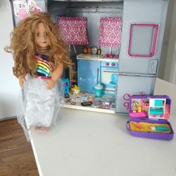 OG girl doll camper with kitchen accessories. Super clean and cute