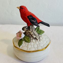 VG Vintage Maruri Hand-Painted Scarlet Tanager Bone China Box Japan