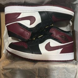 Jordan 1 Retro Mid, Size 6.5 Woman, NEW 