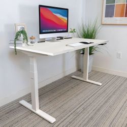 White Desk - Autonomous