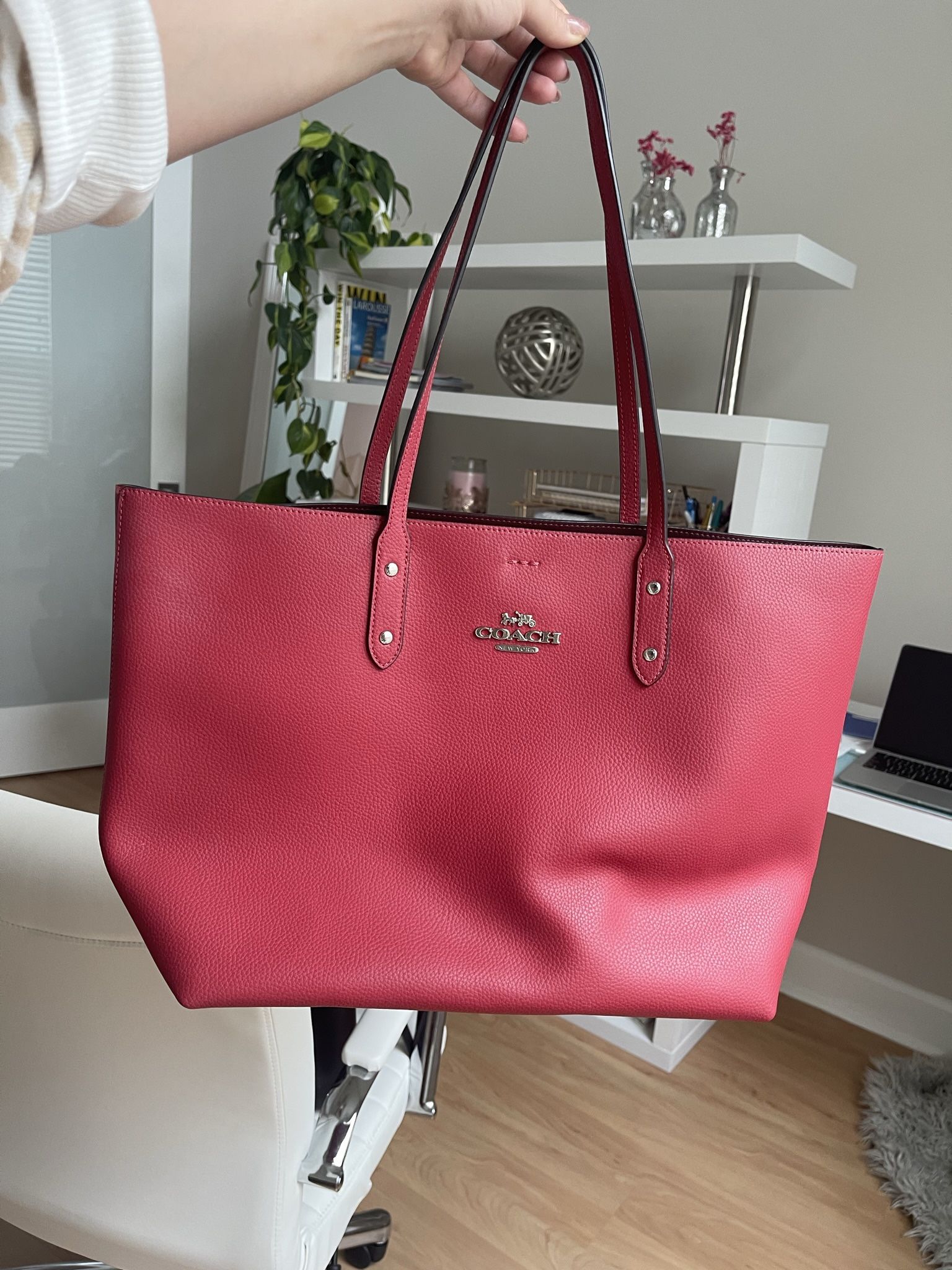 Beautiful Large COACH Tote Bag. Red Leather. Like New