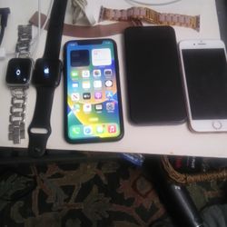 Three Iphone + Tow Apple watch 
