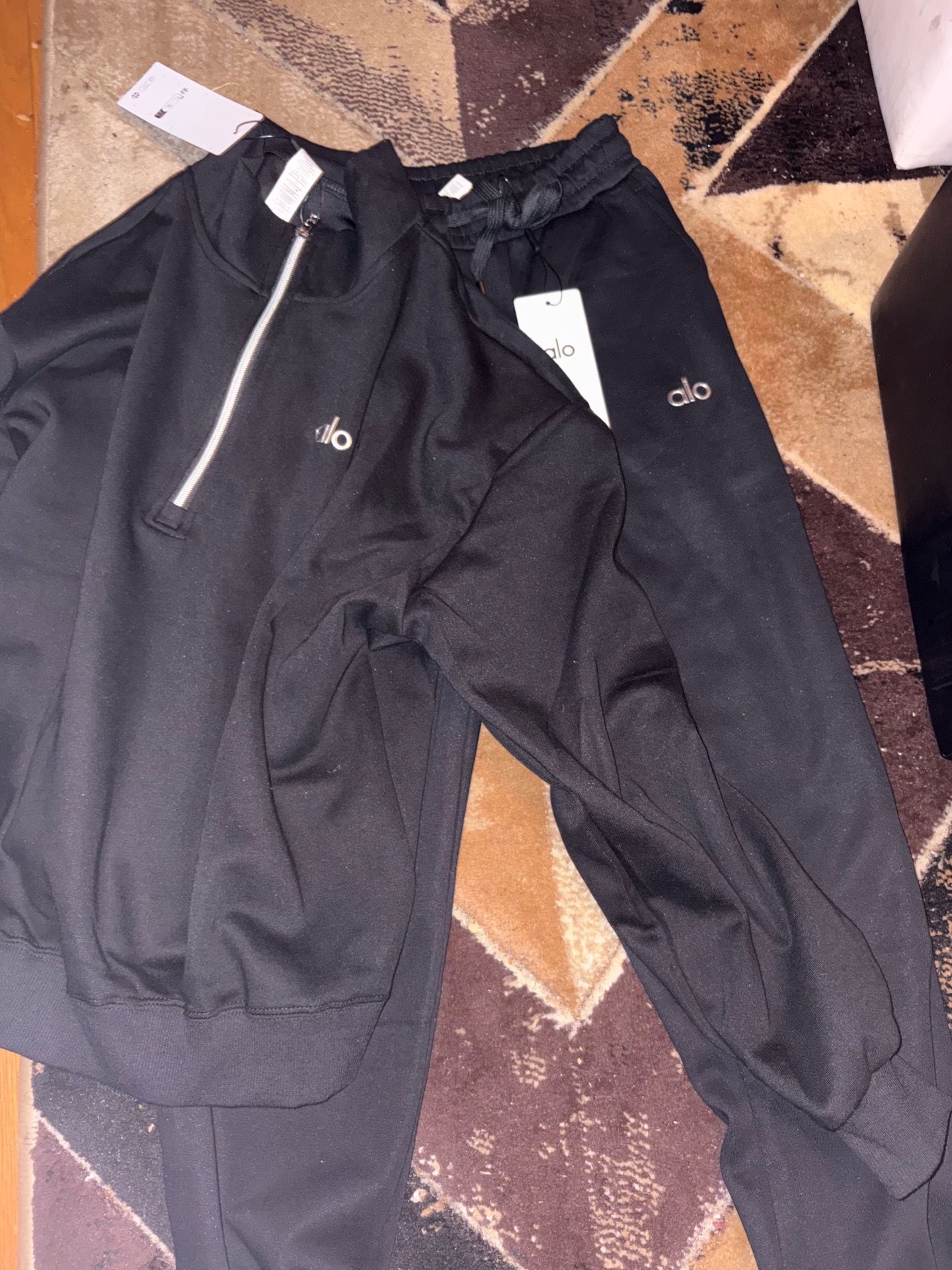 Black alo quarter zip, size medium