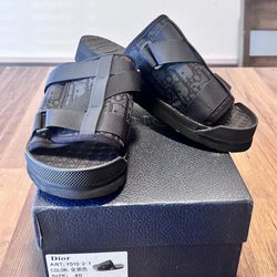 Dior slides