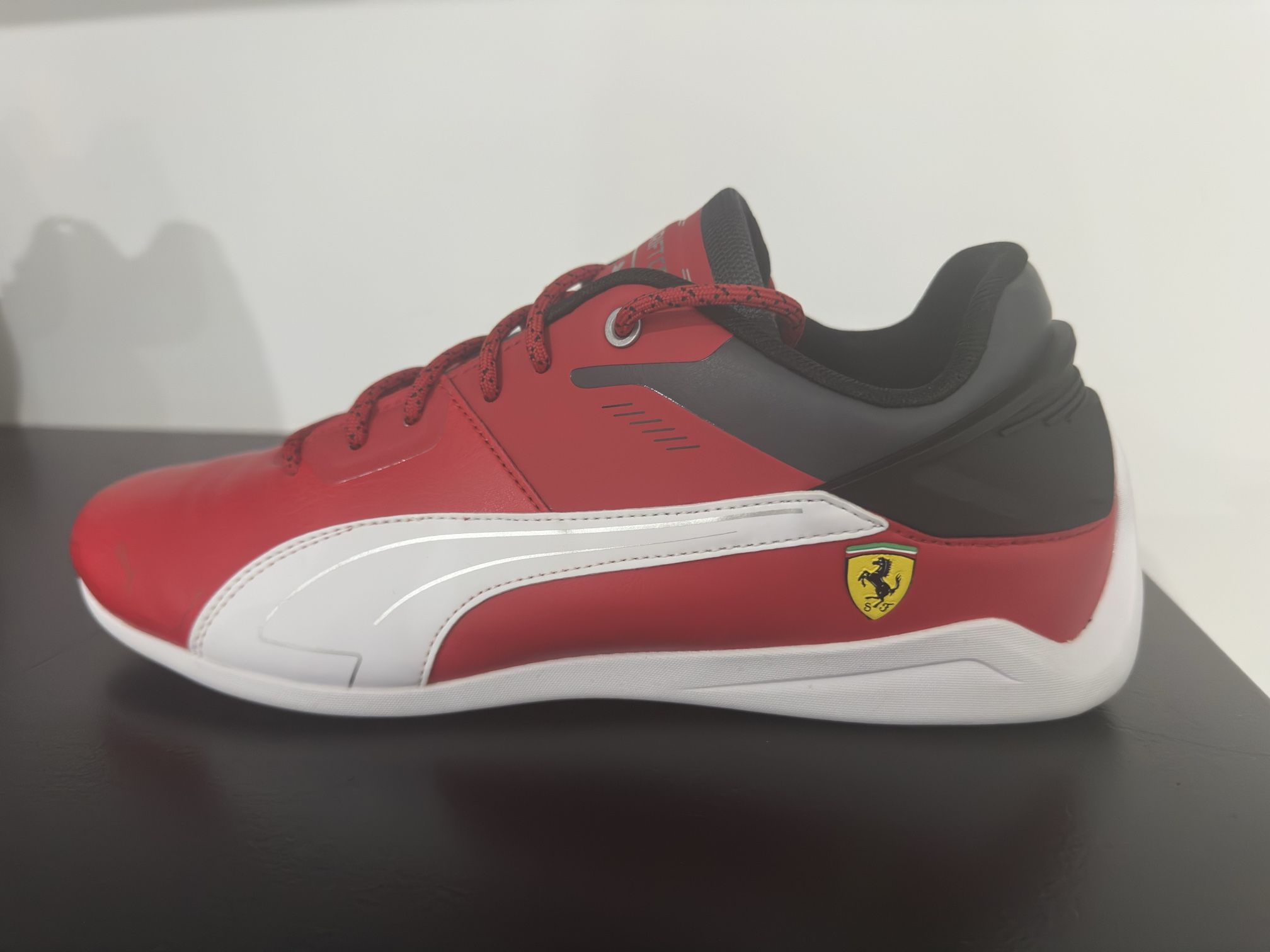PUMA RED AND WHITE FERRARI SNEAKERS SIZE: 10 WOMENS