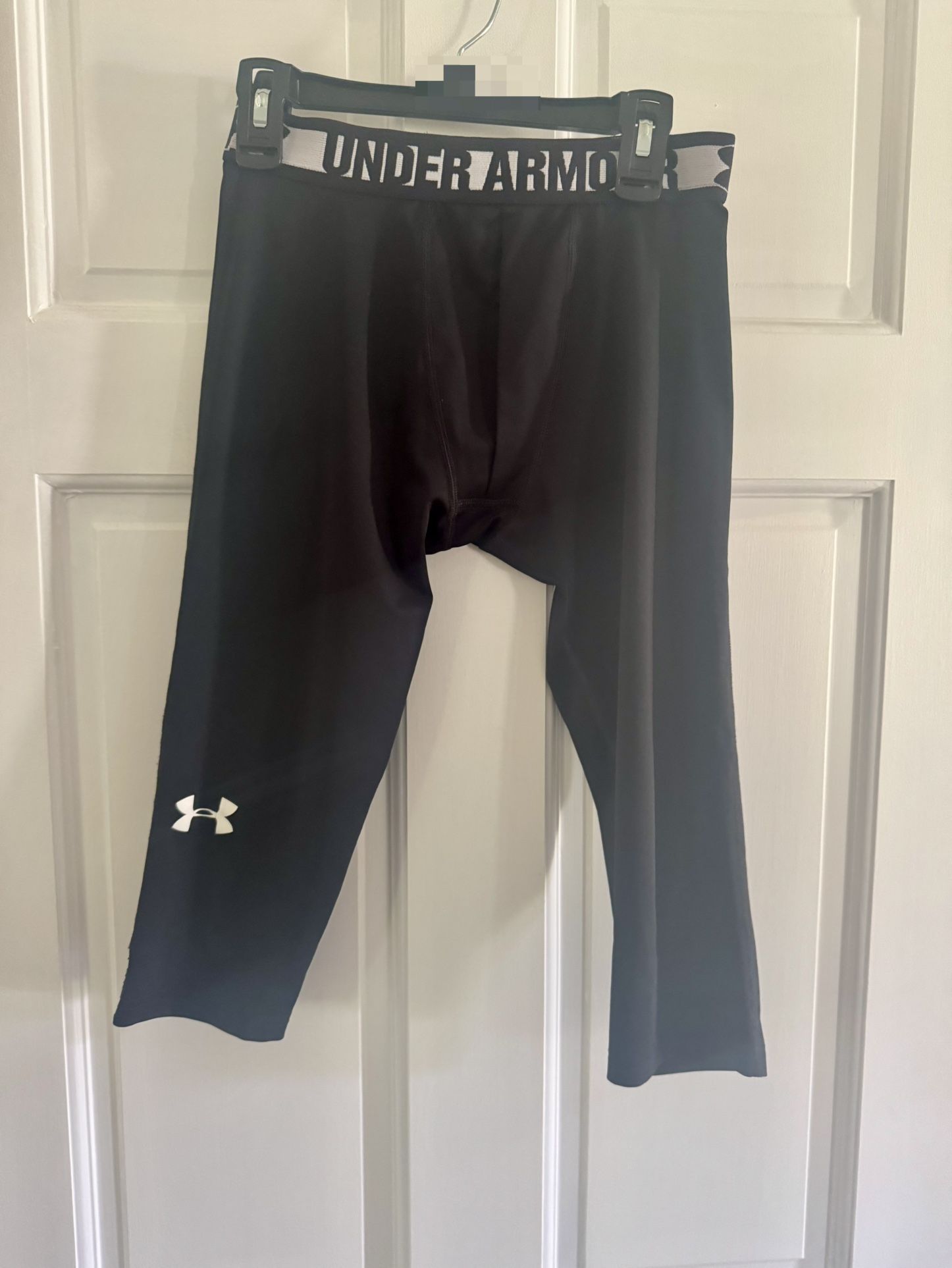 Under Armour 3/4 length leggings - youth medium