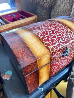 2 jewelry boxes