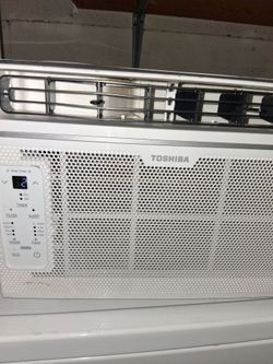 TOSHIBA AIR CONDITIONING WINDOW UNIT.