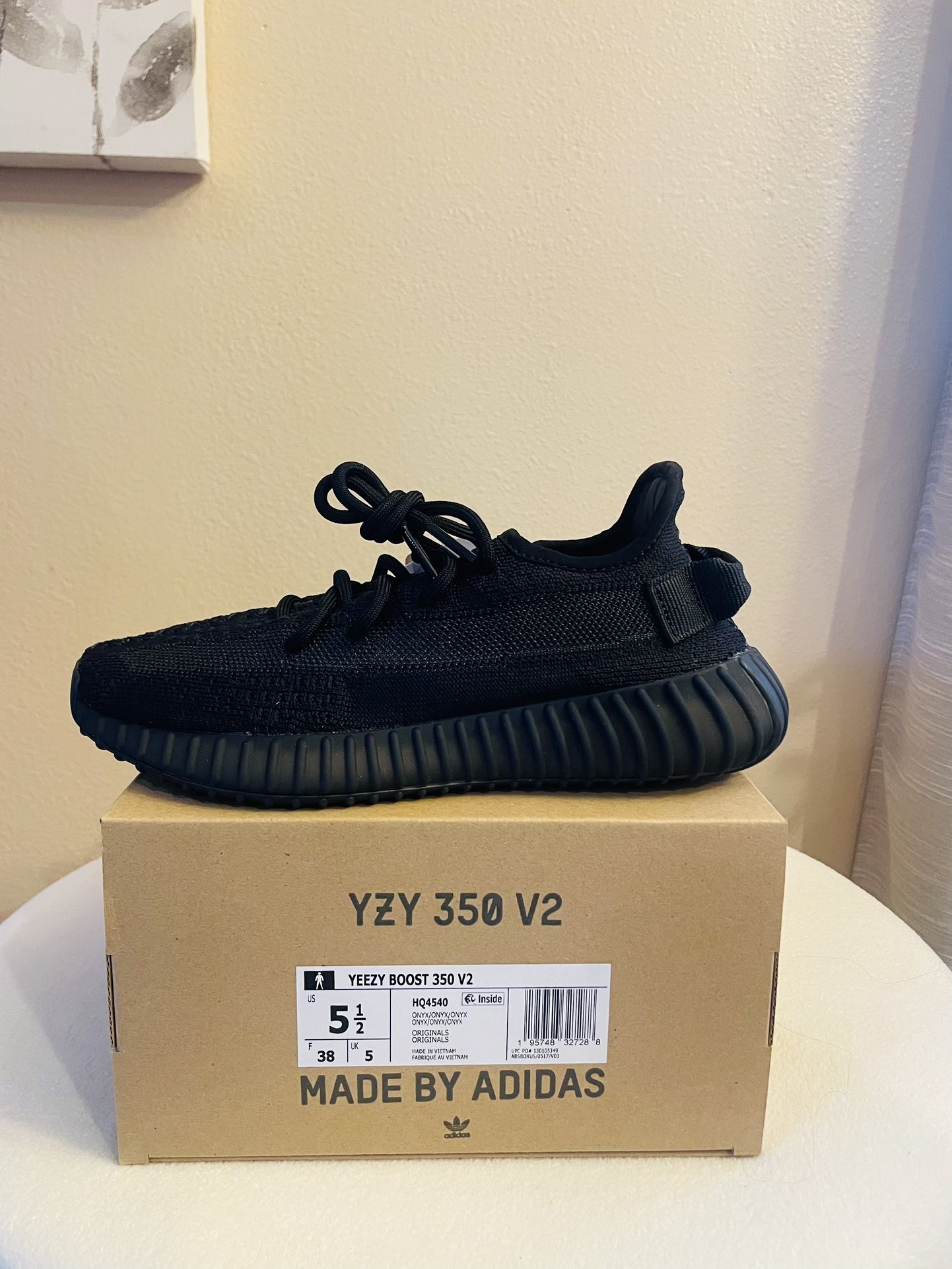 Adidas Yeezy 350 V2 Size 5.5
