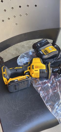 DEWALT DCS 369 COMPACT RECIPROCATING SAW 20 V Battery and Charger
