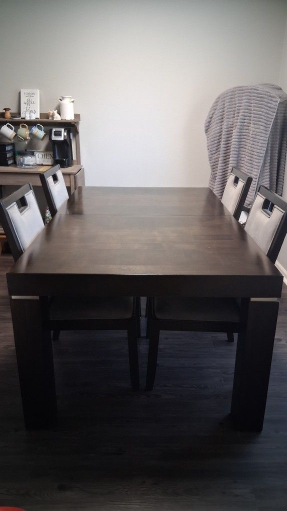 Solid 8-piece Dining Set