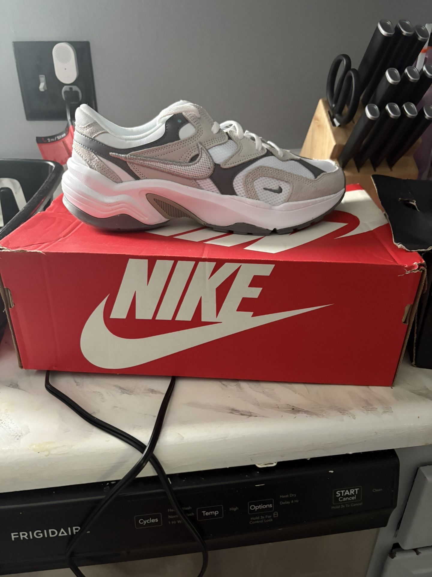 Nike Al8