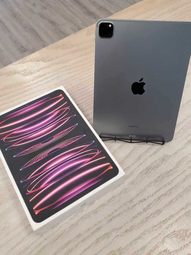 Apple IPad Pro 12.9in 6th Gen - Buy in full or from $1 Today and the rest later 🤗