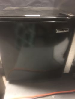 Mini refrigerator-Magic Chef-open box liked new