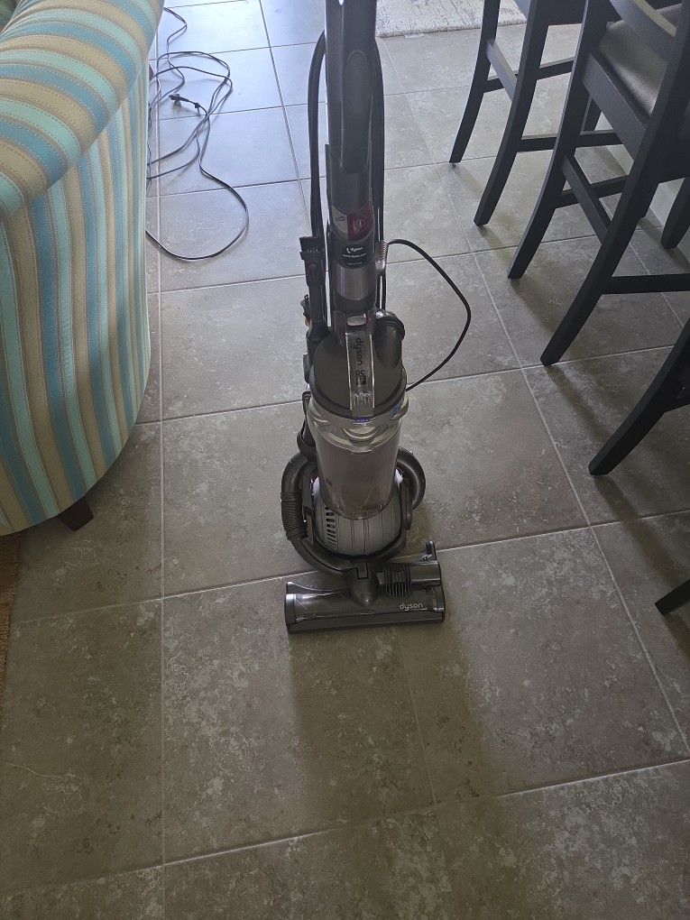 DYSON UPRIGHT
